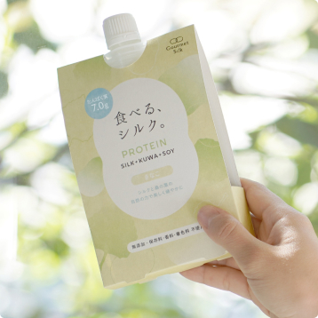 食べる、シルク。