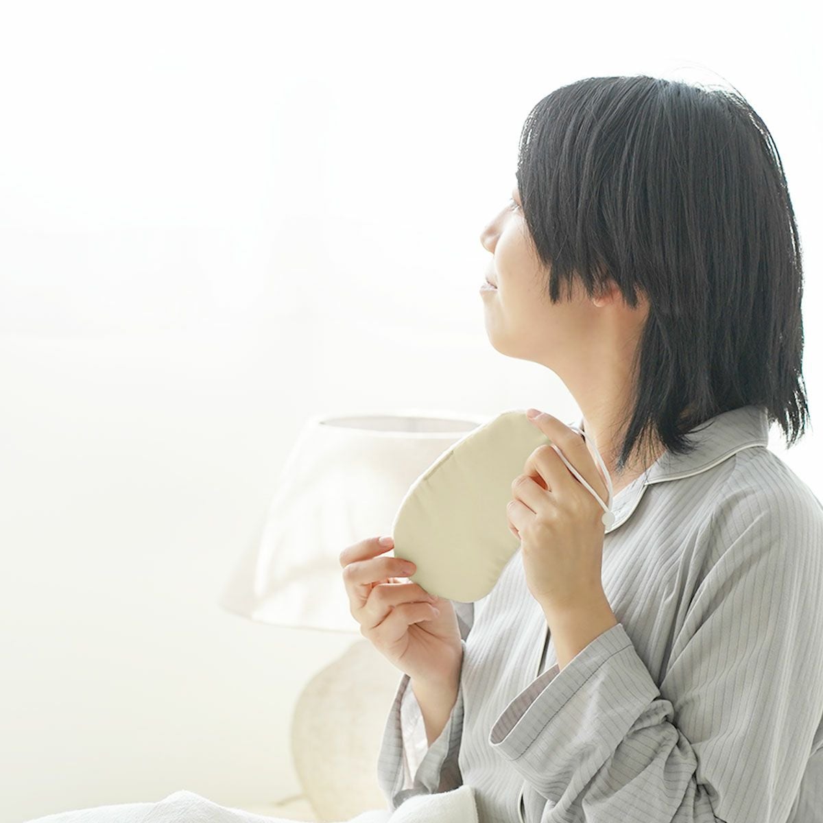 絹屋 おやすみケア 肌に優しいシルク100%の安眠アイマスク | DAIGO