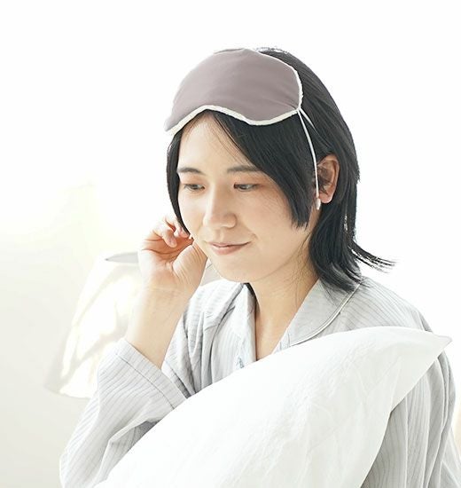 絹屋 おやすみケア 肌に優しいシルク100%の安眠アイマスク | DAIGO