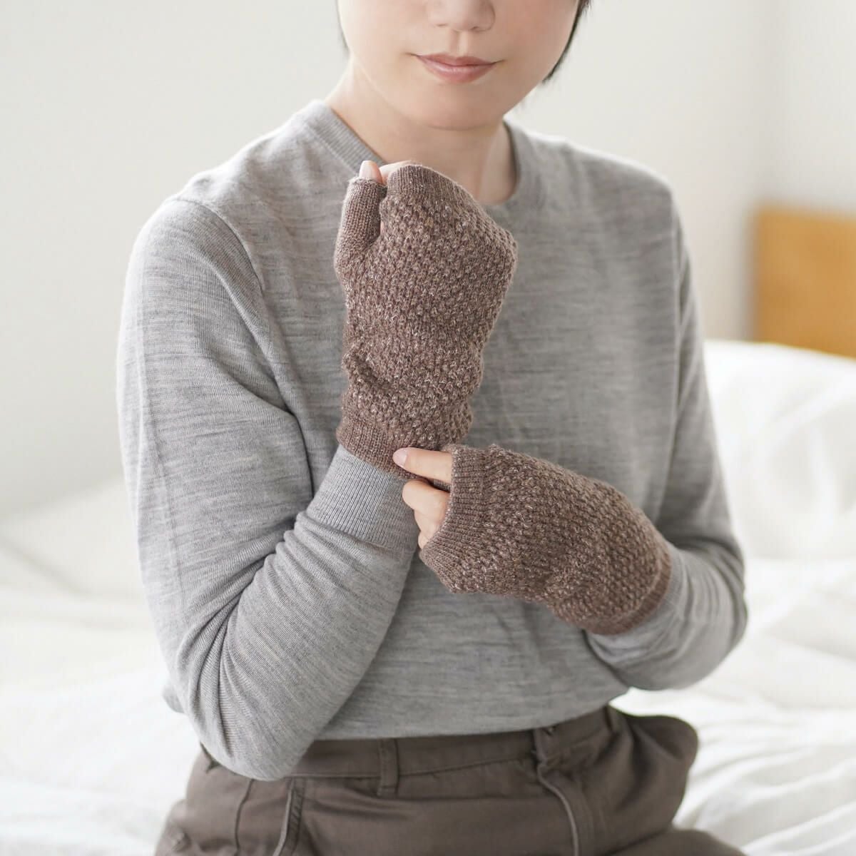 絹屋 シルクと毛混のアームウォーマー かのこ編み | DAIGO official shop
